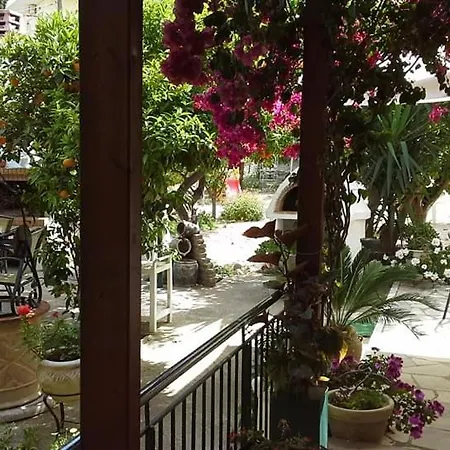 Апартаменты Manolis Толон