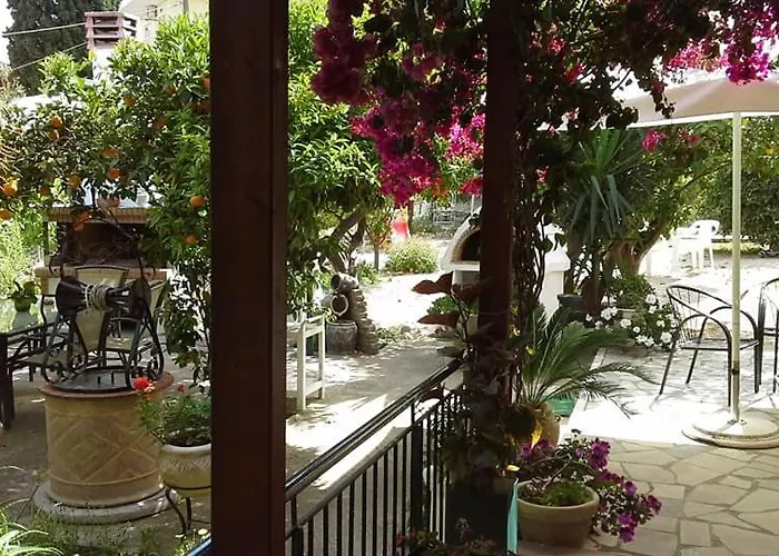 Апартаменты Manolis Толон